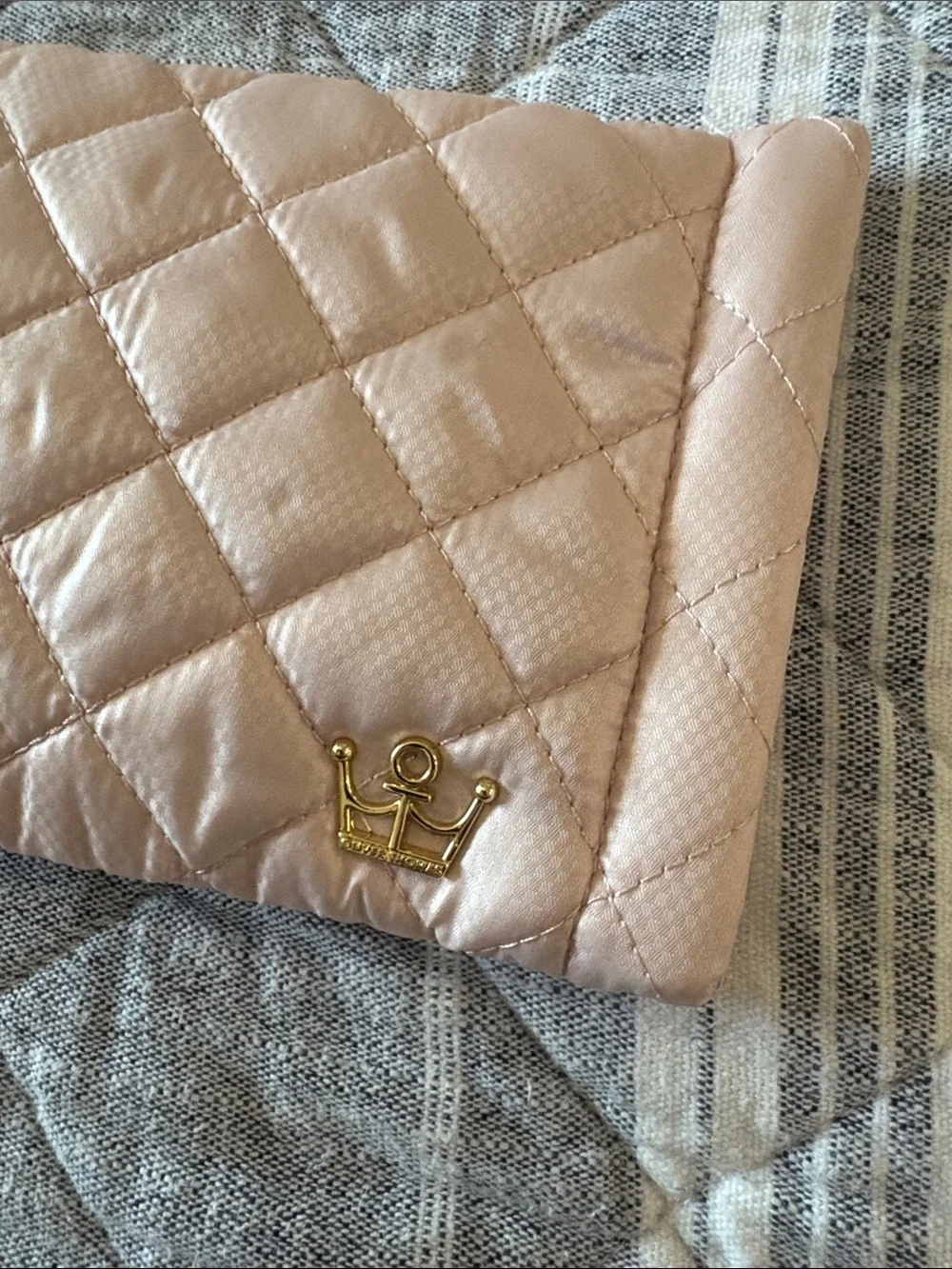 Oliver Thomas Quilted Light Pink Wallet with Gold Crown double‎ glasses holder